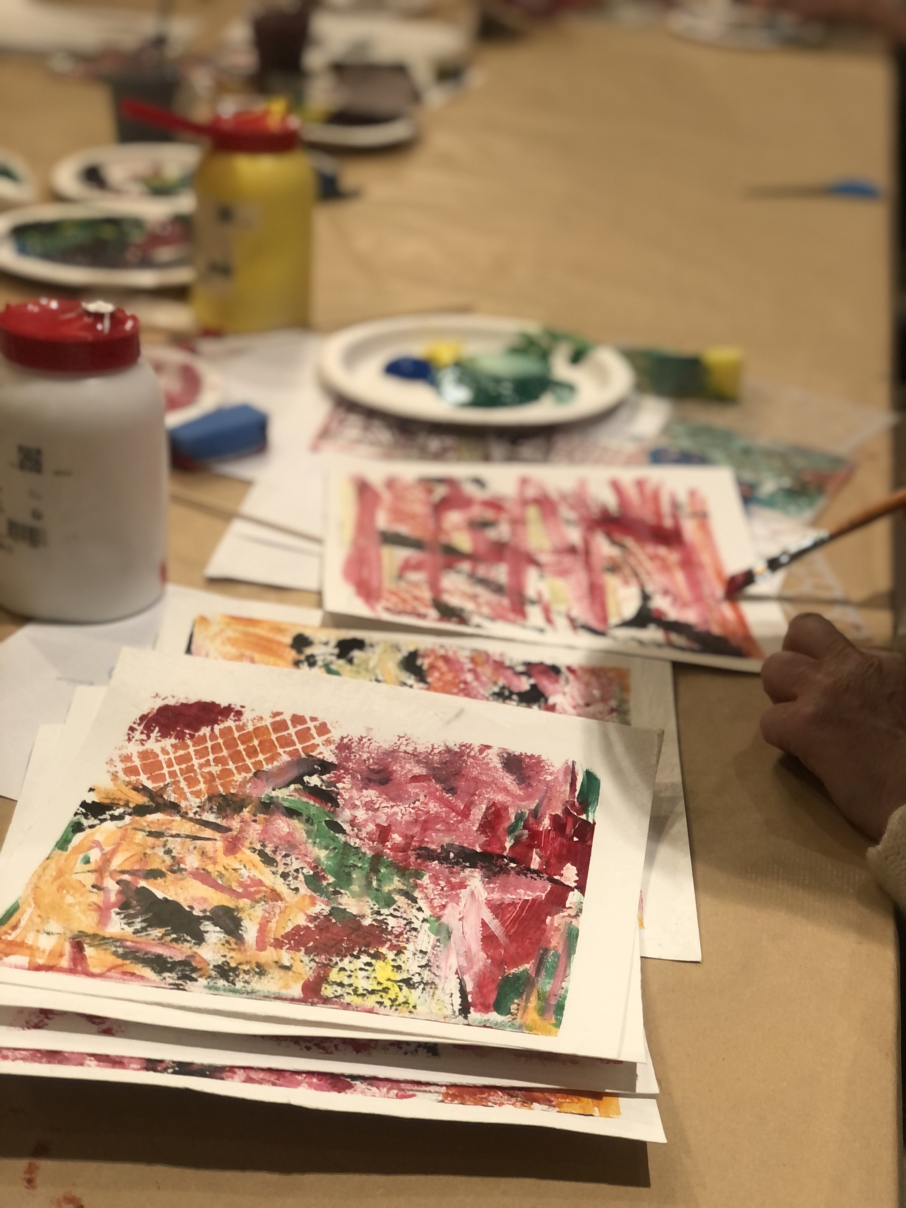 Colourful artwork in progress at a Blanke ark til mesterverk workshop